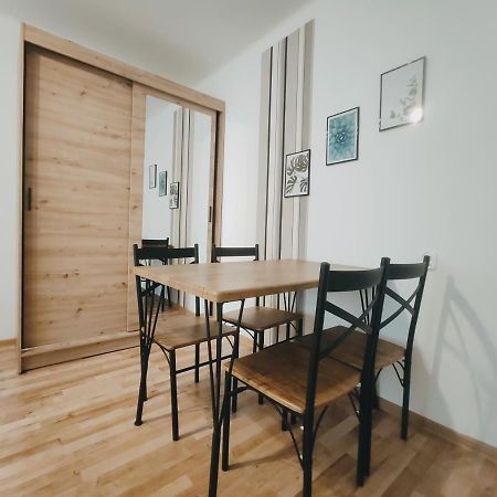 Pielegniarek 5 By Homeprime Krasków Exterior foto