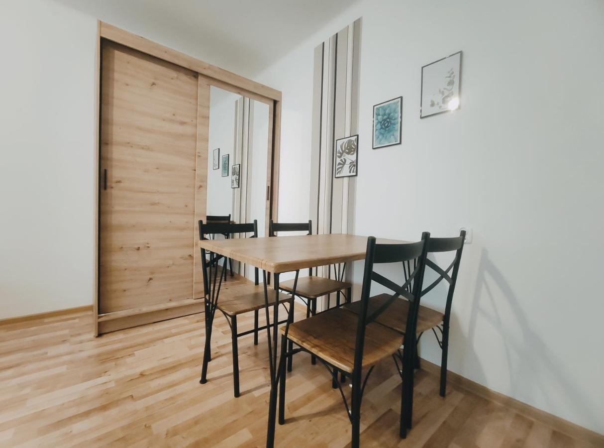 Pielegniarek 5 By Homeprime Krasków Exterior foto